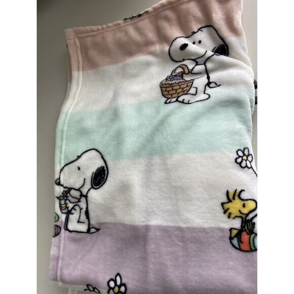 Peanuts Snoopy Woodstock Spring Easter Eggs 50 X 70" Throw Blanket Blue Pink NEW - Picture 15 of 16